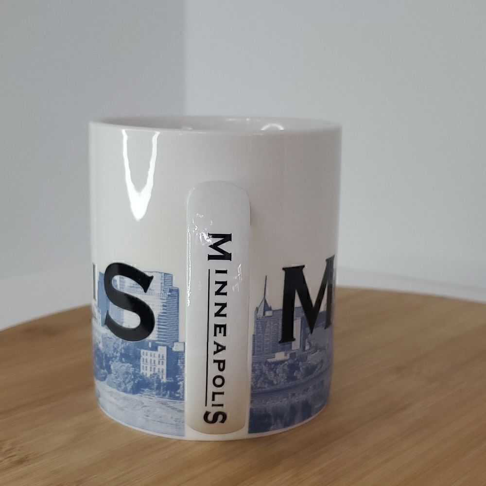 Starbucks VTG 2002 Minneapolis The City of Lakes Skyline Series Mug Barista 18oz